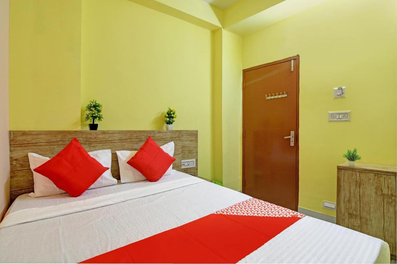 Oyo Flagship Happy Hotel 3*