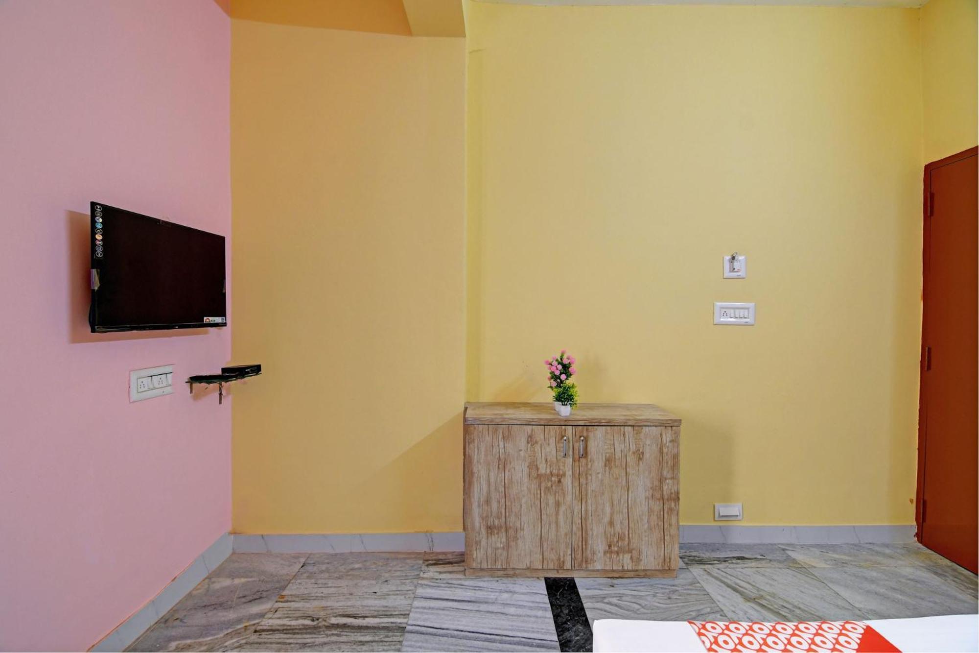 Oyo Flagship Happy 3* Kolkata